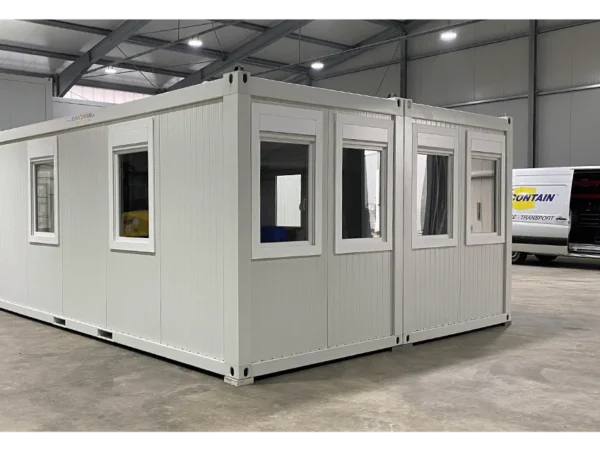 Duo-Anlage mit 2 neuen 20-Fuß-Bürocontainern – Grauweiß (RAL 9002), 6,055 x 2,435 x 2,800 mm, voll ausgestattet, sofort lieferbar