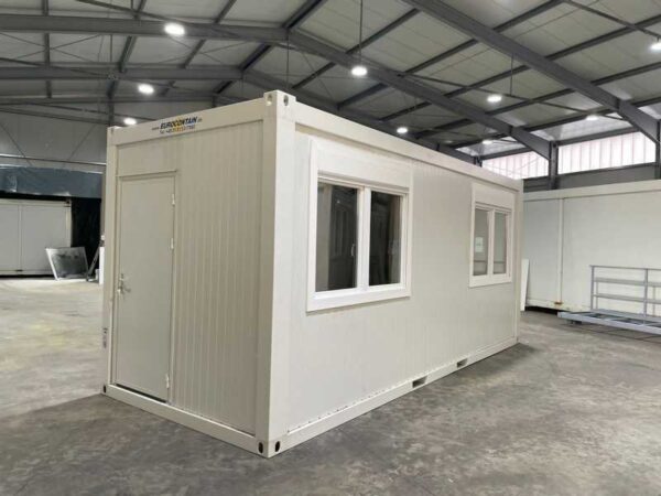 Neuer 20-Fuß-Bürocontainer – Grauweiß (RAL 9002), 6,055 x 2,435 x 2,800 mm, voll ausgestattet, sofort lieferbar