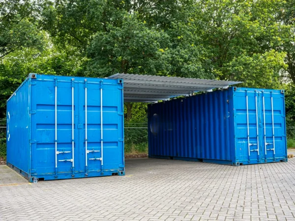 Container Zwischenüberdachung 4 × 6 m HZ406 – Stahlkonstruktion mit Stahldach – Lagerhalle zwischen Seecontainern