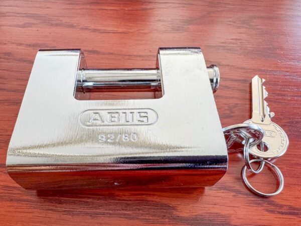 ABUS Container Vorhängeschloss 92/80 Monoblock – Sicherheits-Schloss für Seecontainer Lockbox – Gleichschließend